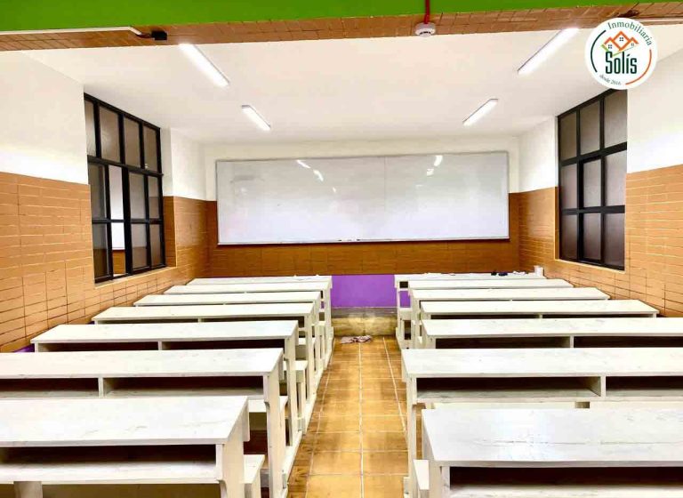 Se Vende amplia casa para negocio