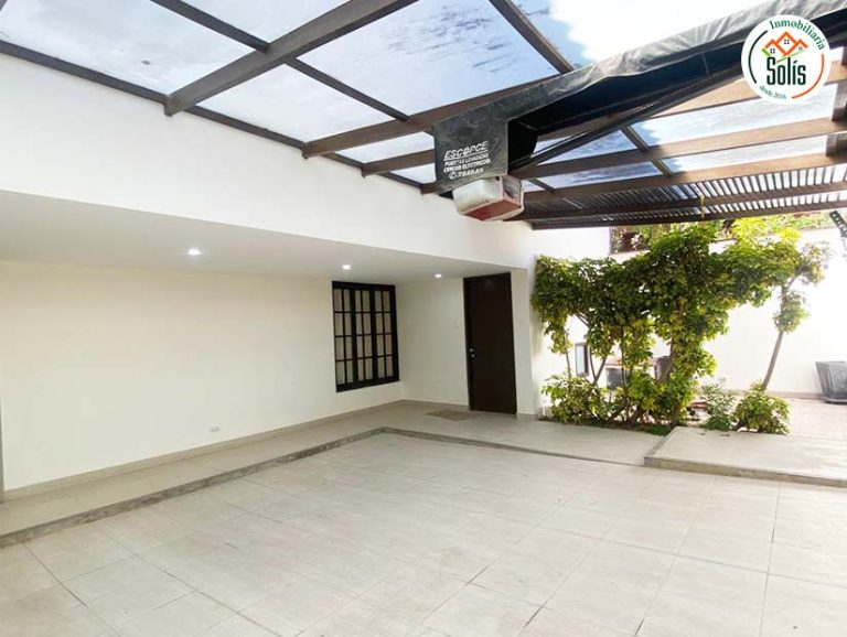 Bonita Casa en Venta en los Baños del Inca
