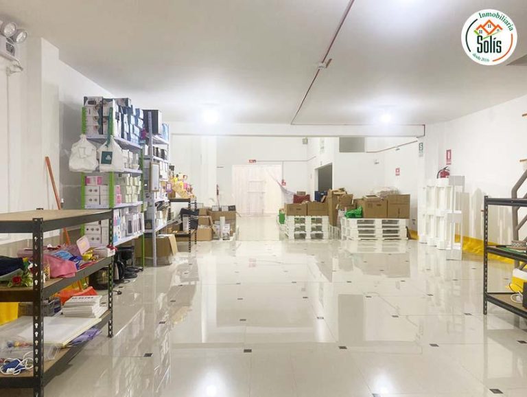 SE ALQUILA AMPLIO LOCAL PARA EMPRESAS