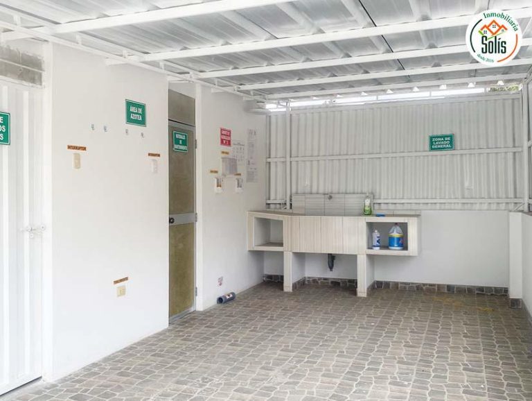 SE ALQUILA AMPLIO LOCAL PARA EMPRESAS